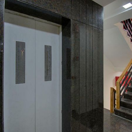 Hotel Amisha International Surat Exterior photo